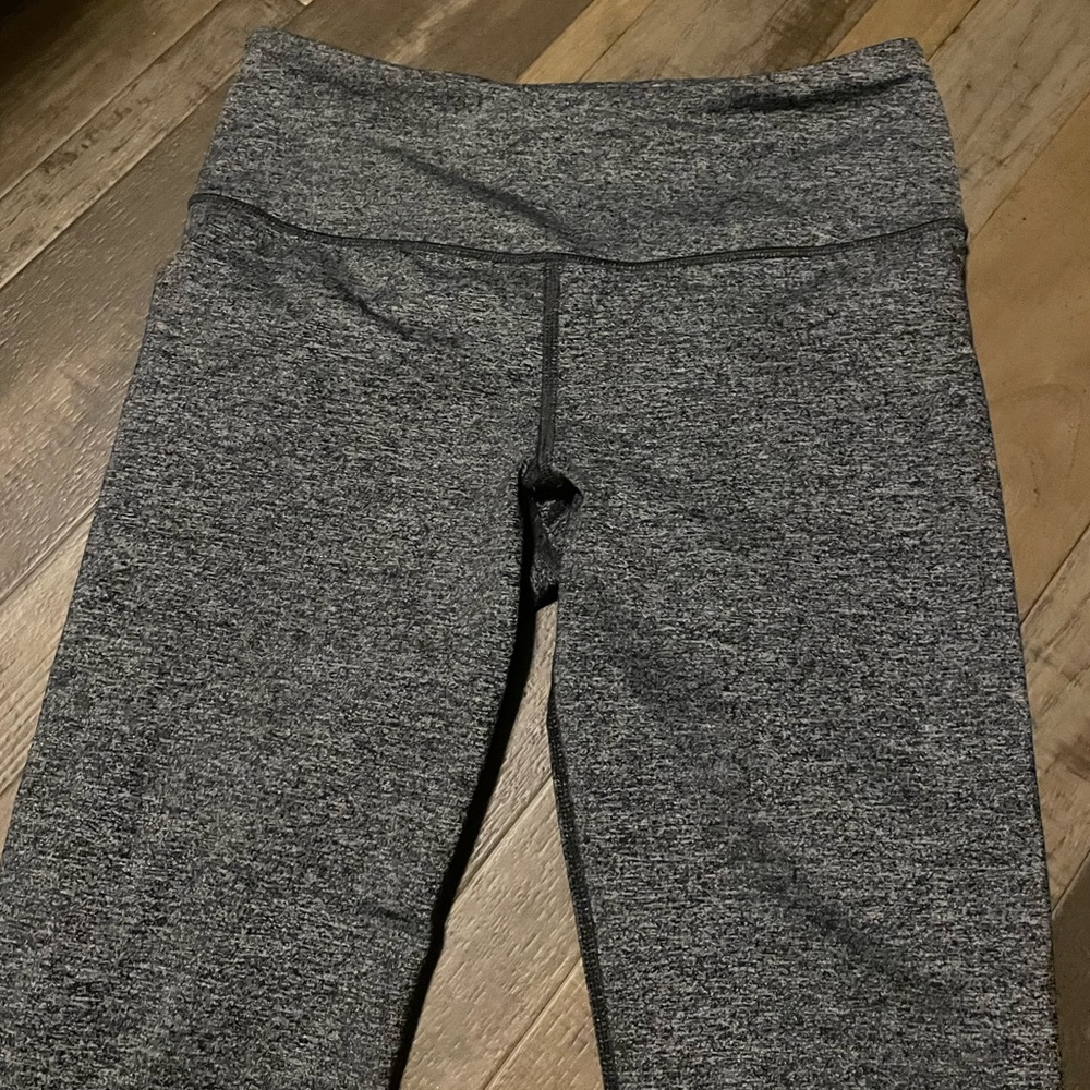 NWOT Victoria’s Secret VSX Sport Knockout Cropped Leggings